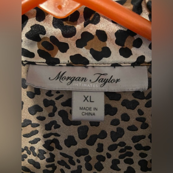 Morgan Taylor Intimates Leopard Silky Button Up - Picture 3 of 6